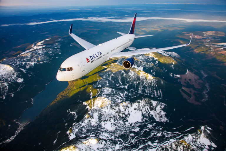 Delta Airlines Frequent Flyer Program A 2025 Guide to Maximizing SkyMiles Rewards